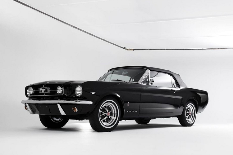Là một trong những mẫu xe có tầm ảnh hưởng lớn nhất, Ford Mustang hiện vẫn được xem như "quốc bảo" của nước Mỹ.