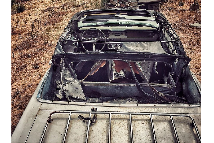 Nam diễn viên 41 tuổi đã giao nhiệm vụ phục chế chiếc xe cho công ty Divine1Customs. Sau khi bị tháo tung ra, chiếc Ford Mustang đã được trang bị phần thân vỏ mới, sơn màu đen tuyền. Gần như mọi chi tiết trên xe, từ các nút bấm đến ghế da bên trong, đều đã được thay mới. Ngoài ra, chiếc ô tô 55 tuổi còn được bổ sung mui mềm mới.