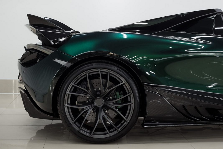 Theo công bố của TopCar, hãng sẽ bán ra gói độ này với hai mức giá 76.090 USD (khoảng 1,8 tỷ đồng) và 95.112 USD (hơn 2,2 tỷ đồng), chưa tính thêm 6.854 USD tiền công lắp đặt. Bộ mâm đặc biệt của xe được bán với giá 9.139 USD. Hiện tại, giá xe McLaren 720S Spider với gói nâng cấp Fury đang được TopCar bán với giá ưu đãi, chỉ 442.080 USD (khoảng hơn 10 tỷ đồng).