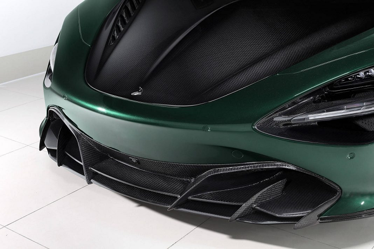 Theo như công bố của TopCar, gói độ McLaren 720S Spider này bao gồm 50 chi tiết khác nhau và được làm hoàn toàn bằng sợi carbon. Để tạo nên những chi tiết này với độ hoàn thiện cao nhất, TopCar đã tốn đến 30 ngày.