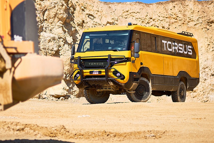 Với thiết kế đẹp mắt và trang bị những công nghệ tân tiến, Torsus Praetorian 4x4 mới đây đã chiến thắng giải thưởng Red Dot Award 2020 trong hạng mục thiết kế sản phẩm, đánh bại 65.000 đối thủ khác trong năm nay. Không chỉ có thiết kế đẹp, chiếc xe buýt này còn có nhiều trang bị đậm tính thực dụng, an toàn