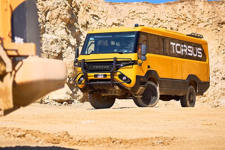 Với thiết kế đẹp mắt và trang bị những công nghệ tân tiến, Torsus Praetorian 4x4 mới đây đã chiến thắng giải thưởng Red Dot Award 2020 trong hạng mục thiết kế sản phẩm, đánh bại 65.000 đối thủ khác trong năm nay. Không chỉ có thiết kế đẹp, chiếc xe buýt này còn có nhiều trang bị đậm tính thực dụng, an toàn