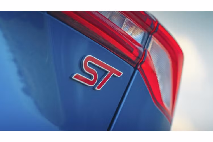 Với hộp số tự đông trên Ford Focus ST mới, cơ cấu sẽ thay đổi tùy thuộc vào chế độ bạn đang lựa chọn: Slippery, Normal, Sport hay Track. Ford Focus ST mới cho công suất 279 mã lực