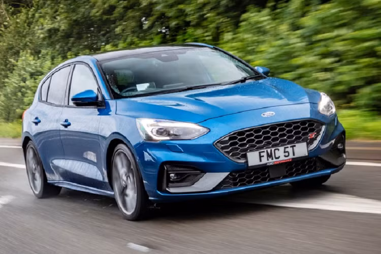 Sở dĩ siêu xe, sedan, thậm chí hatchback... thậm chí nhiều người cho rằng mẫu xe thể thao Ford Focus ST mới có thể tăng tốc mạnh mẽ là nhờ vào hộp số tự động.