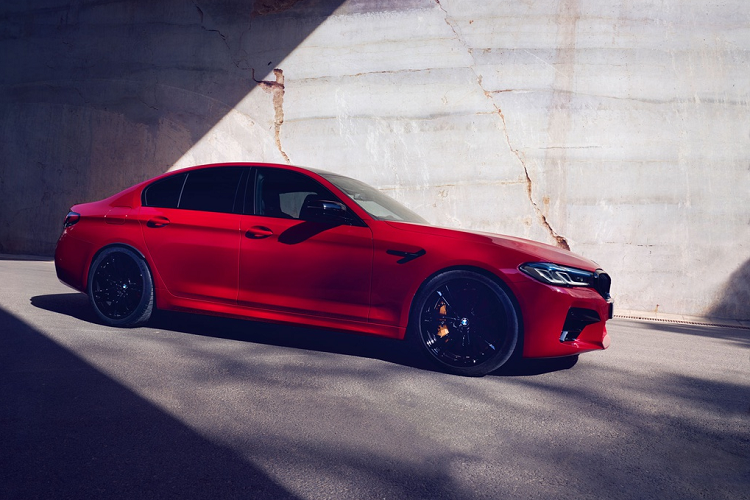 BMW M5 Competition 2021 bán tại thị trường Australia được trang bị nhiều tính năng tiêu chuẩn và tùy chọn.