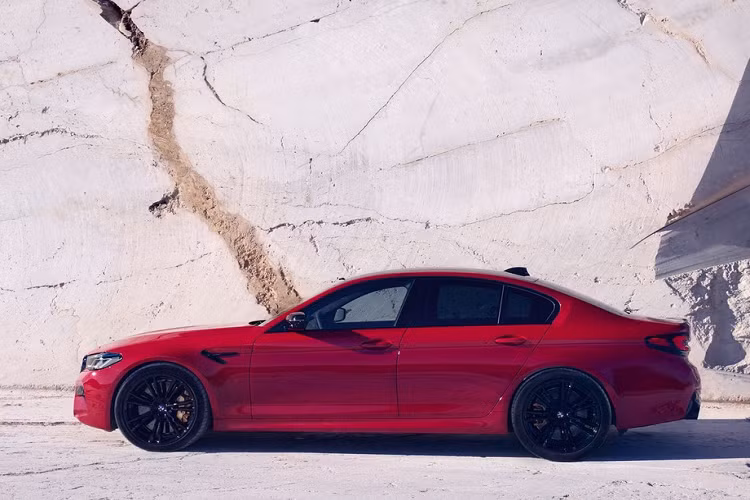  Giá xe BMW M5 Competition 2021 khởi điểm tại thị trường Australia từ 172.177 USD. Khách hàng bắt đầu nhận xe từ tháng 10 tới.