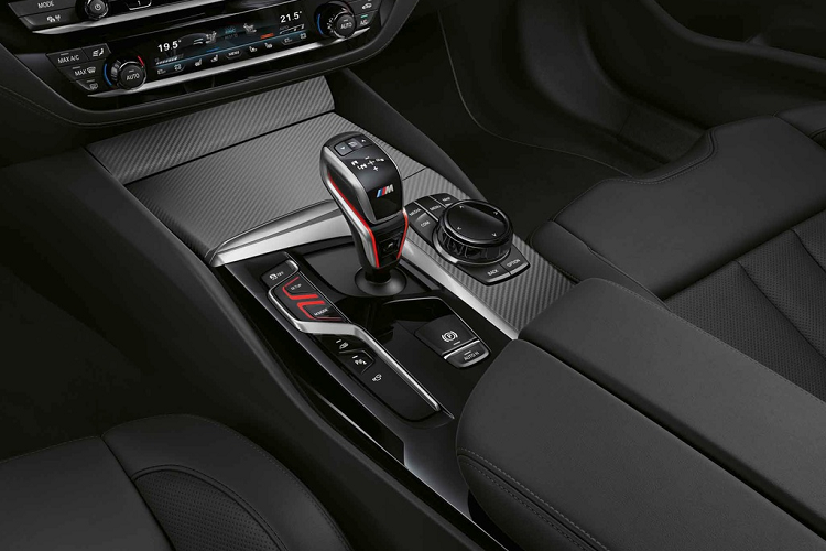 Tại các thị trường khác, BMW M5 2021 bản tiêu chuẩn chỉ đạt công suất 592 mã lực và 750 Nm.