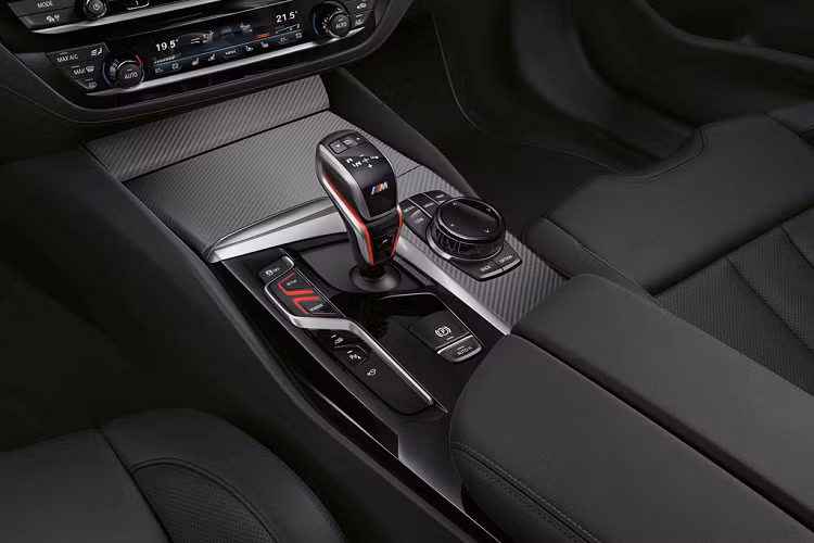 Tại các thị trường khác, BMW M5 2021 bản tiêu chuẩn chỉ đạt công suất 592 mã lực và 750 Nm.