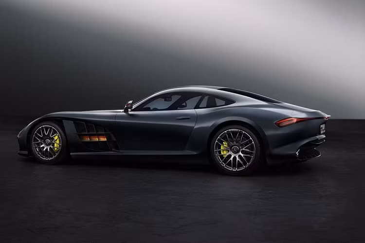 Đặc biệt, các ghế ngồi được bố trí ở tít phía sau, có nghĩa là lái xe và hành khách gần như ngồi qua trục sau.