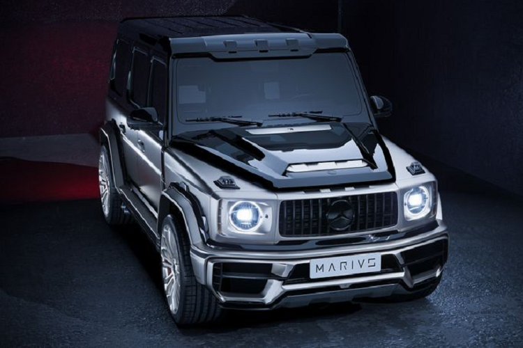 Chưa hết, xe còn có thêm một cánh gió carbon thể thao và bộ mâm kích thước lớn - chiếc xe trong bài dùng loại 22 inch được đánh bóng sáng loáng, giúp tổng thể xe trông bắt mắt và nổi bật hơn rất nhiều.