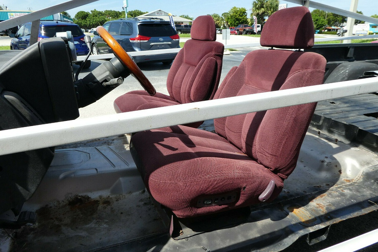 Thực tế, dự án này vẫn còn nhiều công đoạn cần được hoàn thành. Đó là hoàn thiện nội thất, lắp ráp khung vỏ, gia cố khung gầm cũng như chạy thử. Cuộc đấu giá dự kiến kết thúc vào ngày 13/9. Đã có 17 lượt tham gia đấu giá và mức giá Tesla Cybertruck nhái hiện tại cho chiếc bán tải này là 6.099 USD.