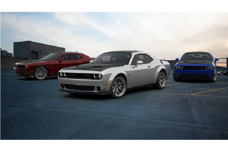 Bản Dodge Challenger kỷ niệm có các model Challenger R/T, R/T Scat Pack, và R/T Scat Pack Widebody đi kèm là cỡ bánh khác nhau. Phanh Brembo với kẹp phanh màu đồng thau nổi bật.
