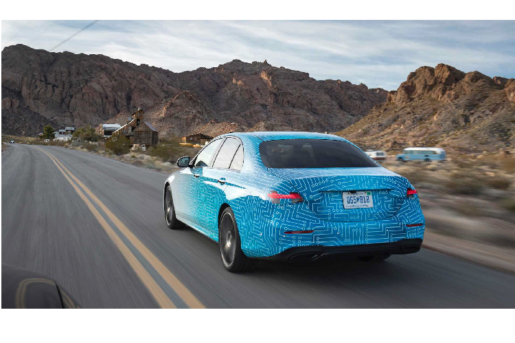 Về hệ truyền động và động cơ, Mercedes-Benz sẽ cung cấp không dưới 07 phiên bản plug-in hybrid cho dòng E-Class facelift mới bao gồm các biến thể như: sedan và wagon. Bên cạnh đó, động cơ 4 và 6 xy-lanh tích hợp công nghệ tăng áp EQ Boost cho công suất lần lượt: 268 và 362 mã lực cũng sẽ được cung cấp trên E-Class facelift.