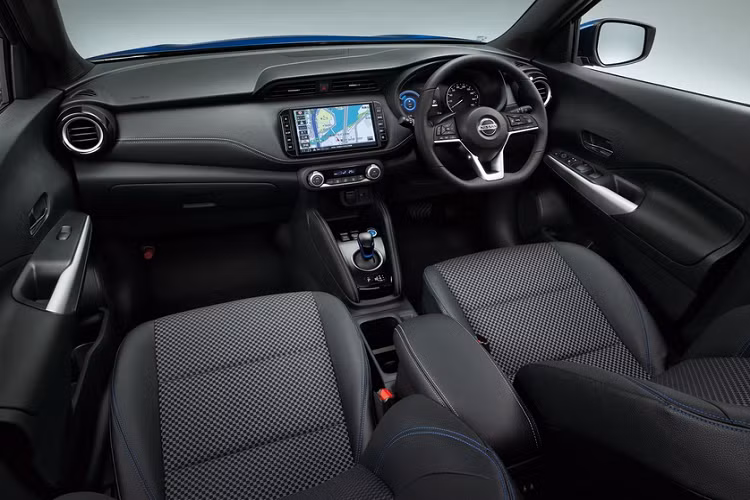 Nissan Kicks 2021 có sẵn phanh khẩn cấp, trợ giúp khẩn cấp khi đạp nhầm chân ga, cùng tính năng gọi trợ giúp khi gặp sự cố khẩn cấp.