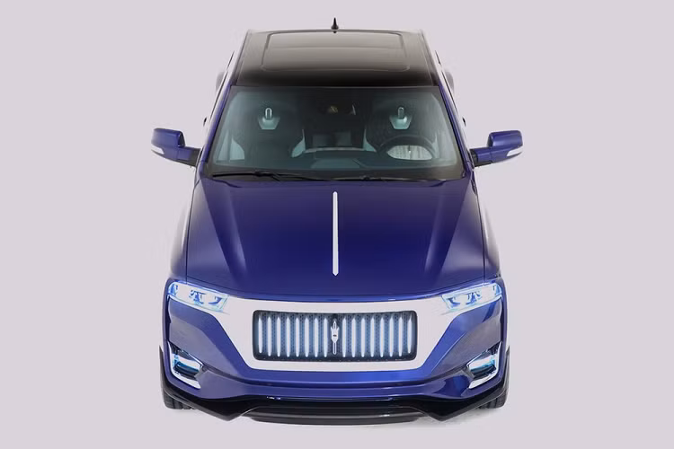 Aznom dự định chỉ sản xuất giới hạn 10 chiếc Palladium, và cung cấp cho khách hàng vô số tùy chỉnh tới từng chi tiết nhỏ. Đối tượng khách hàng của Aznom là những đại gia giàu có ở thị trường Bắc Mỹ, châu Âu và Trung Đông. Dù chưa công bố giá xe Aznom Palladium, nhưng ta có thể dám chắc là “siêu limousine” này có giá trên trời.