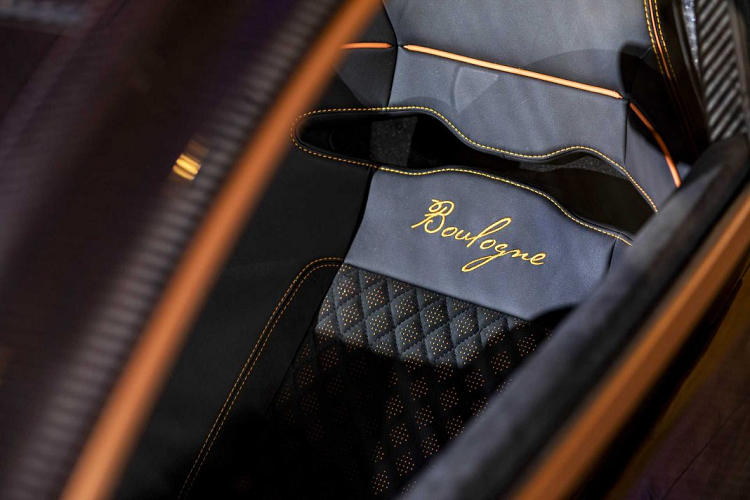 Với điều kiện sử dụng thông thường, chiếc Carmen Boulogne có thể di chuyển quãng đường lên đến hơn 300 km mới cần phải nạp lại pin. Xe cũng được trang bị chế độ sạc nhanh với khả năng sạc 80% trong chỉ 30 phút.