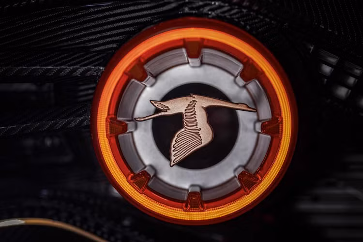 Chiếc Boulogne mới cũng sở hữu tỉ số truyền lớn hơn, hệ thống treo mới cứng cáp hơn và trọng lượng nhẹ hơn trước. Những thay đổi này giúp chiếc xe có thể tăng tốc lên 100 km/h trong chỉ 2,8 giây trước khi đạt tốc độ tối đa 298 km/h.