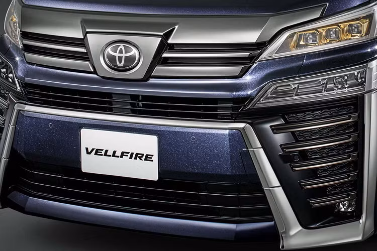 Những cảm báo an toàn trên xe được hỗ trợ bởi radar sóng milimet và hệ thống camera một mắt. Xe cũng có cảnh báo giao thông phía sau, nhận dạng biển báo giao thông và hệ thống đèn pha tự động.