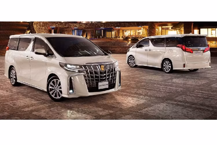 Hãng xe Nhật Bản vừa giới thiệu các phiên bản đặc biệt của 2 mẫu MPV cao cấp là Toyota Alphard và Vellfire tại thị trường nội điạ - Alphard Type Gold và Vellfire Golden Eyes. Phiên bản Type Gold phát triển dựa trên phiên bản S trong khi Vellfire Golden Eyes dựa trên bản Z.