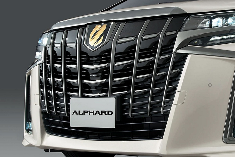 Giá xe Toyota Alphard và Vellfire bản đặc biệt tại Nhật Bản bắt đầu từ 4.240.000 Yen (39.427 USD) cho bản động cơ xăng 2.5L 2WD, trong khi phiên bản hybrid cao cấp có giá 5.040.000 Yen (46.866 USD). Toyota cho biết 2 mẫu xe này sẽ được bán ra vào đầu tháng 5.