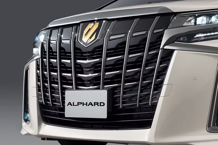 Giá xe Toyota Alphard và Vellfire bản đặc biệt tại Nhật Bản bắt đầu từ 4.240.000 Yen (39.427 USD) cho bản động cơ xăng 2.5L 2WD, trong khi phiên bản hybrid cao cấp có giá 5.040.000 Yen (46.866 USD). Toyota cho biết 2 mẫu xe này sẽ được bán ra vào đầu tháng 5.
