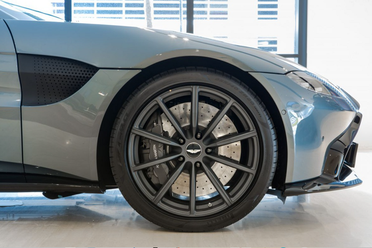 Aston Martin chưa công bố giá bán của phiên bản đặc biệt này.