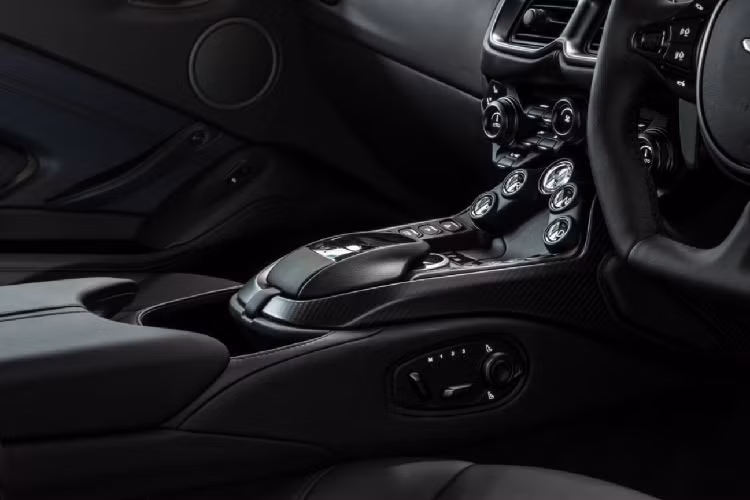 Aston Martin Vantage Dark Knight Edition vẫn sử dụng động cơ của bản tiêu chuẩn Aston Martin Vantage.