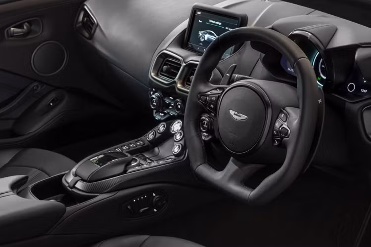 Xe được trang bị động cơ tăng áp kép V8 4.0L Mercedes-AMG M177, sản sinh công suất 503 mã lực và mô-men xoắn 685 Nm. Xe có khả năng tăng tốc 0-100 km/h trong 3,6 giây, tốc độ tối đa 314 km/h.