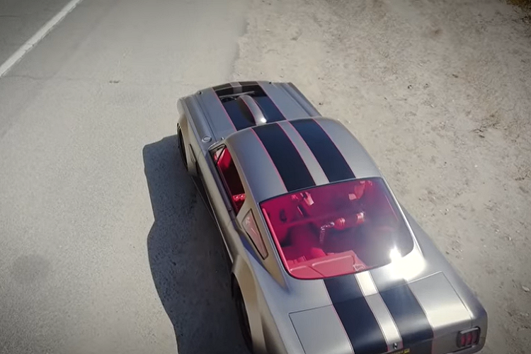 Đội ngũ chế tạo đã động vào mọi bộ phận của xe, với ngoại trừ phần khung, tất cả những phụ tùng khác đều là hàng mới tinh. Chúng bao gồm một thân vỏ kim loại làm thủ công cũng như hệ thống treo và các phụ tùng phanh độ riêng biệt. Davis khẳng định rằng phải mất hơn 10.000 giờ lao động để hoàn thành chế tạo chiếc xe mà giờ đây được gọi là “Vicious Mustang”.