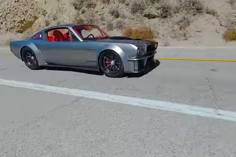 Quả thực, đây là một chiếc Ford Mustang đặc biệt không chỉ tạo nên ấn tượng sâu ở bên ngoài mà còn cả ở bên trong nữa.