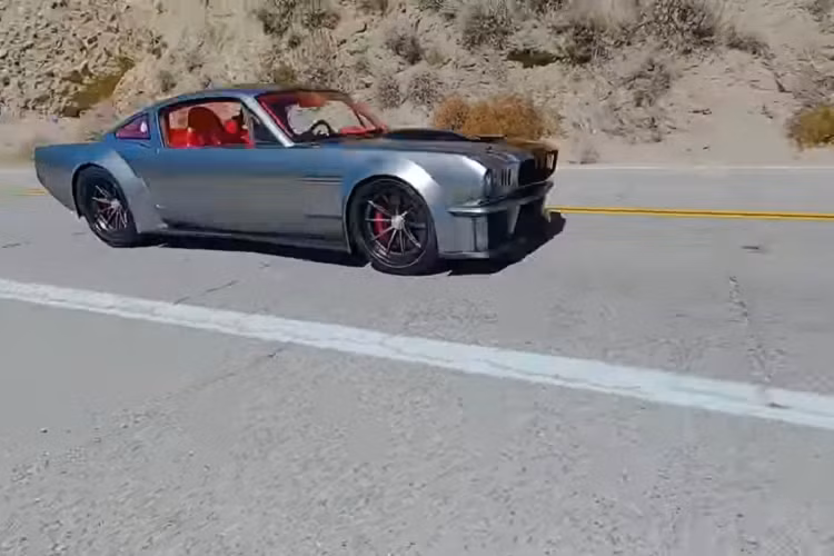 Quả thực, đây là một chiếc Ford Mustang đặc biệt không chỉ tạo nên ấn tượng sâu ở bên ngoài mà còn cả ở bên trong nữa.