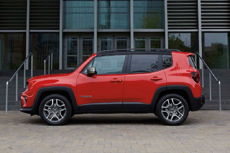 Nhìn chung, giá xe Jeep Renegade 2020 được bán phải chăng hơn so với mức 2.145.000 PhP (988 triệu đồng) của Renegade 4x2 Limited trước đây. Vậy làm thế nào để Jeep có thể chào giá Renegade thấp hơn nhưng vẫn được nâng cấp đáng kể? Câu trả lời nằm ở nguồn gốc của xe.
