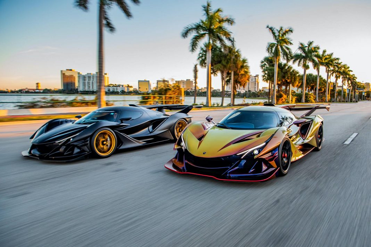 Với việc chỉ được sản xuất 10 chiếc trên toàn thế giới, Apollo IE thế hệ mới nhanh chóng được bán hết ngay từ khi mới chỉ ra mắt bản concept vào năm 2016 vối tên gọi Arrow. Theo thông tin từ Apollo, chỉ có ba chiếc IE sẽ định cư tại Mỹ, và hai trong số ba chiếc xuất hiện tại đây trong tour vòng quanh nước Mỹ sẽ không ở lại.