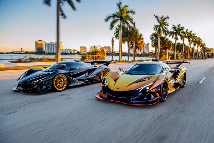 Với việc chỉ được sản xuất 10 chiếc trên toàn thế giới, Apollo IE thế hệ mới nhanh chóng được bán hết ngay từ khi mới chỉ ra mắt bản concept vào năm 2016 vối tên gọi Arrow. Theo thông tin từ Apollo, chỉ có ba chiếc IE sẽ định cư tại Mỹ, và hai trong số ba chiếc xuất hiện tại đây trong tour vòng quanh nước Mỹ sẽ không ở lại.