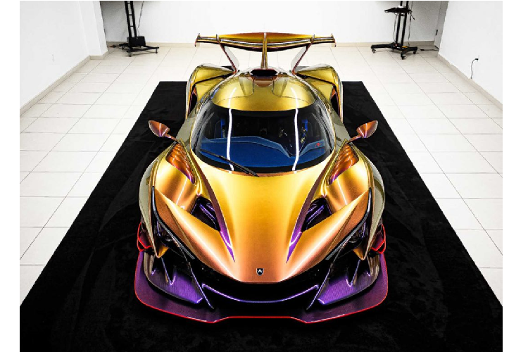 Cả ba chiếc Apollo Intensa Emozione này đều được đặt tên là Dragon, với ba tên riêng là Dark Dragon – chiếc xe được hãng sử dụng để phát triển và trưng bày, Orange Dragon – chiếc IE màu cam – đen của một doanh nhân tại Mỹ và cuối cùng, Golden Dragon – chiếc IE với ngoại thất carbon màu vàng, tím phân cực, có khả năng chuyển đổi màu sắc tùy theo góc nhìn. Ngoài ba “Dragon” này, đội hình của Apollo còn có thêm White Dragon. Đây là chiếc Apollo IE màu trắng hiện đang có mặt tại Hongkong.
