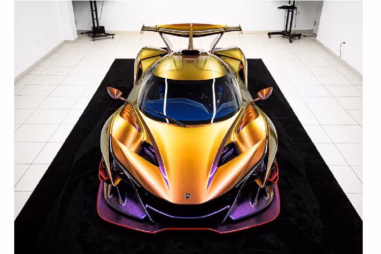 Cả ba chiếc Apollo Intensa Emozione này đều được đặt tên là Dragon, với ba tên riêng là Dark Dragon – chiếc xe được hãng sử dụng để phát triển và trưng bày, Orange Dragon – chiếc IE màu cam – đen của một doanh nhân tại Mỹ và cuối cùng, Golden Dragon – chiếc IE với ngoại thất carbon màu vàng, tím phân cực, có khả năng chuyển đổi màu sắc tùy theo góc nhìn. Ngoài ba “Dragon” này, đội hình của Apollo còn có thêm White Dragon. Đây là chiếc Apollo IE màu trắng hiện đang có mặt tại Hongkong.