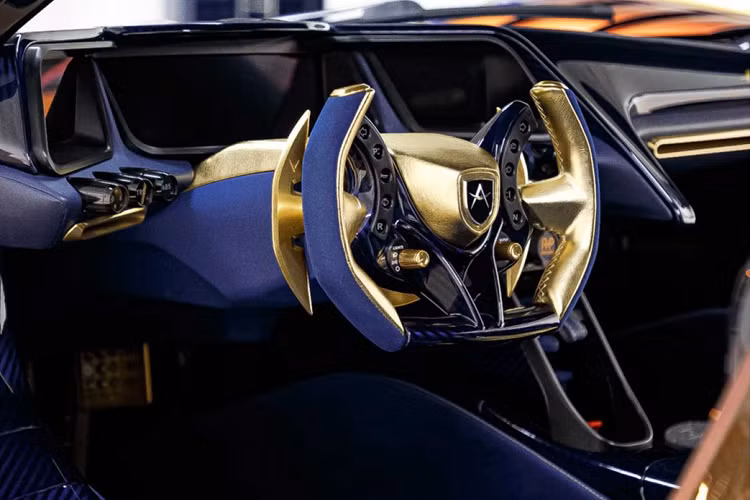 Là một chiếc siêu xe được sinh ra từ đường đua, nó cũng có được một số trang bị khác để đảm bảo an toàn như cửa cánh chim có thể bị phá vỡ khi cần thiết để thoát ra, hệ thống dập lửa khoang lái và khoang động cơ, hệ thống nhiên liệu được tích hợp bên trong khung monocoque,… Xe sở hữu hai bộ phanh, bộ phanh gốm carbon của Brembo cũng đã được phát triển riêng cho Apollo IE khi sử dụng xe trên phố và phanh thép của AP Racing sẽ được dùng khi xe được sử dụng trên đường đua.