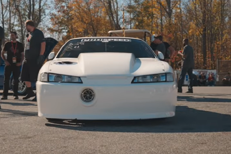 Hiện tại, chiếc bản độ Nissan 240SX có thể gia tốc nhanh từ 0-364 km/h trong dưới 7 giây, và trong số tất cả những lần chạy mà chúng ta thấy trong video, lần nhanh nhất của nó là mất 6,452 giây để đạt tốc độ 356 km/h.