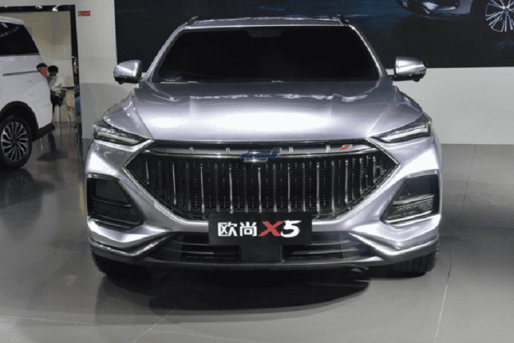 Quay trở lại với Oshan X5 đời mới, nó là một mẫu SUV phong các và có chất thể thao hoàn toàn mới. Trên thực tế là tước khi đến với Triển lãm Ô tô Thành Đô 2020, Oshan X5 đã có màn ra mắt tại một sự khác khác cũng ở Trung Quốc là Triển lãm Ô tô Trùng Khánh 2020 diễn ra vào tháng trước.