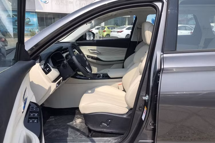 Cụm pin của xe theo hãng xe Trung Quốc công bố có dung lượng 60 kWh và mức độ tiêu thụ năng lượng 15 kWh mỗi 100 km.