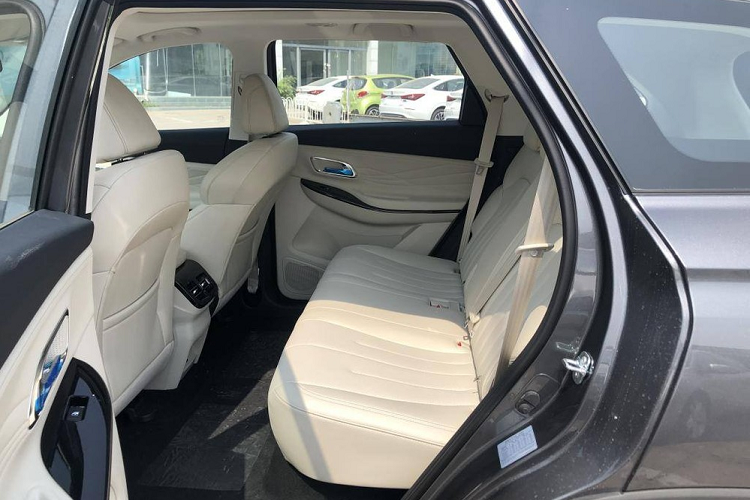 Giá xe Oshan X7 EV bán ra tương đối mềm khi khởi điểm ở 170.000 nhân dân tệ (562 triệu đồng) và kết thúc ở 190.000 nhân dân tệ (628 triệu đồng).