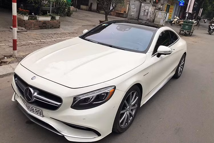 Thông tin rao bán của chủ nhân chiếc xe sang Mercedes-AMG S63 Coupe 4Matic cho thấy xe đã lăn bánh được quãng đường dài 25.581 km, xe đăng ký lần đầu tại Việt Nam vào năm 2016 và chưa trải qua đời chủ thứ 2 nào tại dải đất hình chữ S này.