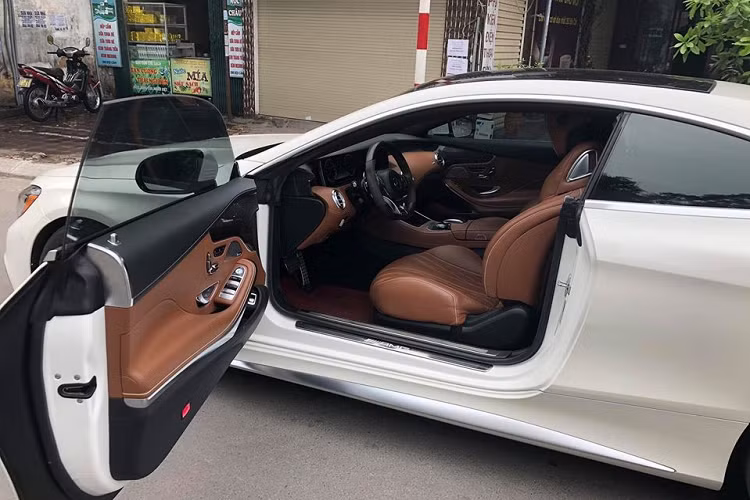 Tất nhiên là người sành chơi xe này không chịu bán với mức lỗ hơn 2 tỷ đồng so với giá xe mà mình đưa ra. Chỉ cần nhìn vào tiếng tăm của chiếc Mercedes-AMG S63 Coupe 4Matic này cũng đủ hiểu chủ xe chỉ bán hoặc trao đổi với người có chung niềm đam mê.