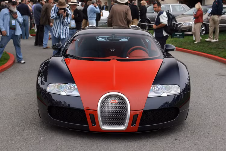 Bảng điều khiển bằng nhôm đã được loại bỏ nhằm nhường chỗ cho một loại da bò đặc biệt. Bò đực sẽ đem lại da chất lượng tốt hơn vì da của chúng có thể kéo co dãn.