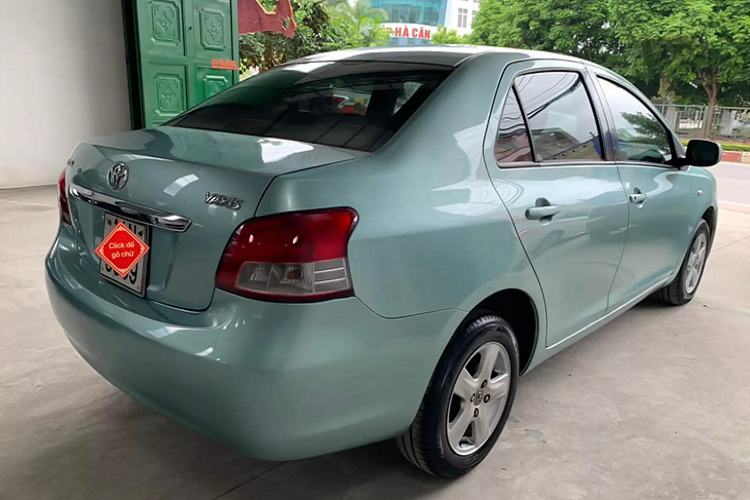 Giá xe Toyota Yaris sedan 2007 đã qua sử dụng đang được chào bán trên thị trường với mức khoảng 270 triệu đồng, đây là một lựa chọn lý tưởng dành cho những gia đình nhỏ có kinh tế hạn hẹp cần một chiếc ôtô “che nắng che mưa”, vận hành bền bỉ đáng tin cậy.