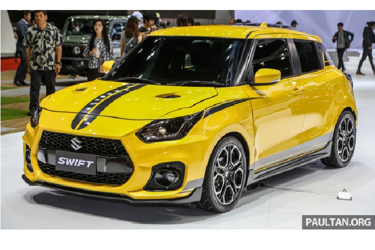 Suzuki Swift Sport không phải là mẫu xe xa lạ với thị trường Đông Nam Á. Phiên bản thể thao của Swift đã ra mắt Thái Lan tại triển lãm Bangkok Motor Show 2019. So với phiên bản tiêu chuẩn, Suzuki Swift Sport mang nét thể thao và hầm hố hơn. Thiết kế của xe được lấy cảm hứng từ phong cách xe kei car - xe cỡ nhỏ có kiểu dáng hình hộp - pha trộn với nét hầm hố.