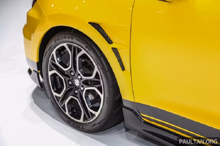 Tại Việt Nam, Suzuki Swift đang được phân phối với 2 phiên bản là GL và GLX, giá bán lần lượt là 499 triệu đồng và 549 triệu đồng. Cả 2 phiên bản đều sử dụng động cơ xăng dung tích 1.2L, sản sinh công suất 82 mã lực và mô-men xoắn 113 Nm, đi kèm là hộp số vô cấp CVT và hệ dẫn động cầu trước.