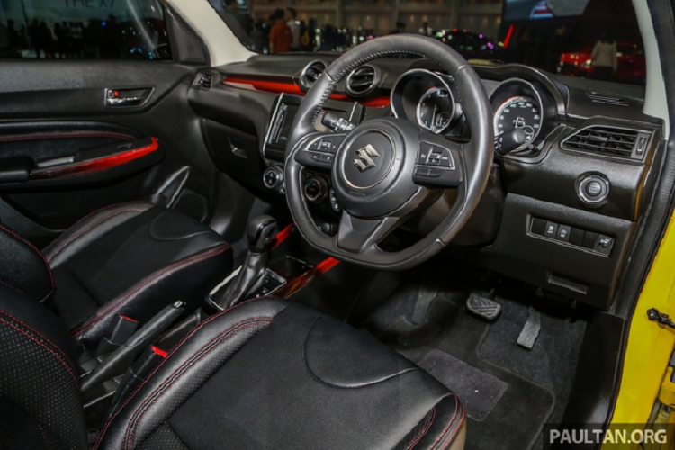 Suzuki Swift sở hữu các số đo kích thước dài x rộng x cao lần lượt là 3.840 x 1.735 x 1.495 (mm), chiều dài cơ sở đạt 2.450 mm. Một số tính năng an toàn trên Swift bao gồm hệ thống chống bó cứng phanh, hệ thống phân phối lực phanh điện tử, hỗ trợ phanh khẩn cấp.