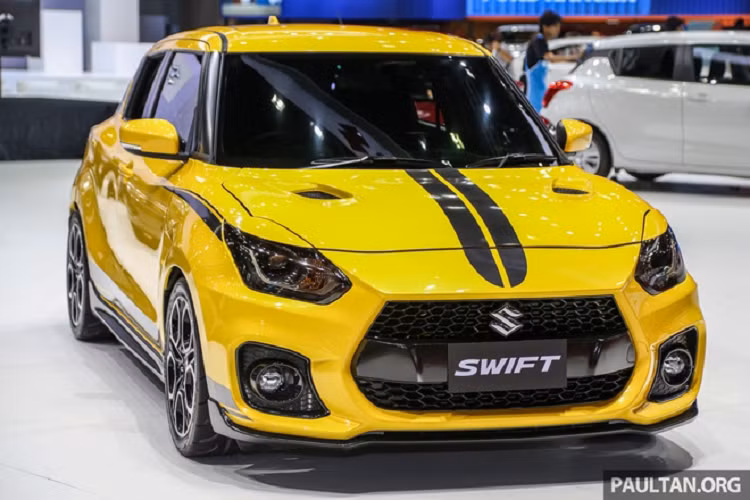 Theo trang Autocar, Suzuki Swift Sport 2020 mới sẽ được trang bị động cơ hybrid. Được bán ra tại Anh vào tháng tới, Swift Sport Hybrid là một phần trong kế hoạch "xanh hóa" dòng sản phẩm của Suzuki và đáp ứng các tiêu chuẩn khí thải khắt khe ở châu Âu.