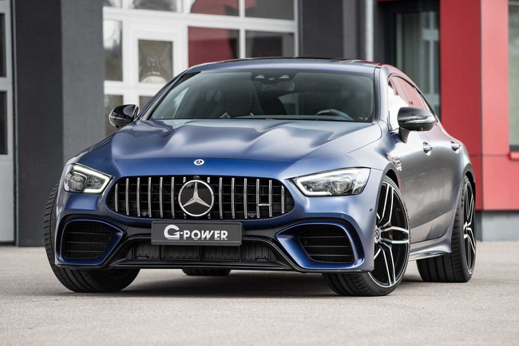 Ra mắt lần đầu tại triển lãm Geneva Motor Show 2018, Mercedes-AMG GT là phiên bản sedan của mẫu AMG GT Coupe và được phát triển dựa trên AMG GT Concept ra mắt năm 2017. AMG GT 4 cửa được xem là quân bài chiến lược của Mercedes-Benz nhằm cạnh tranh với Porsche Panamera đang độc tôn ở phân khúc coupe 4 cửa.